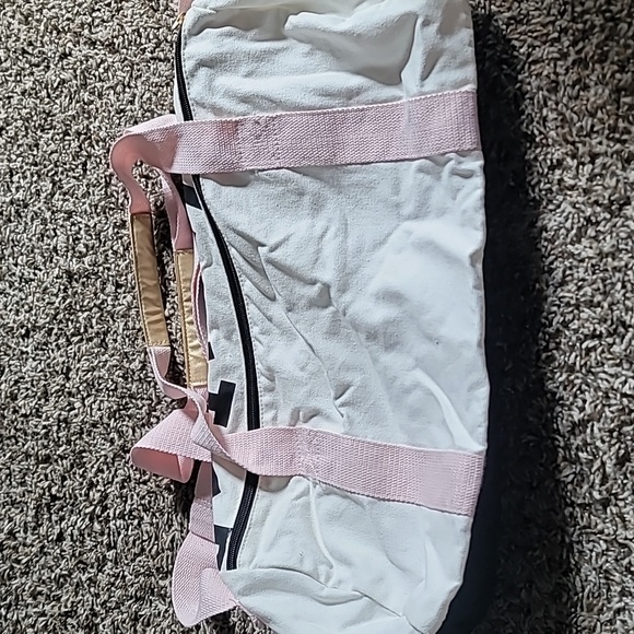 Benefit Cosmetics Duffle Bag EUC - Picture 5 of 7